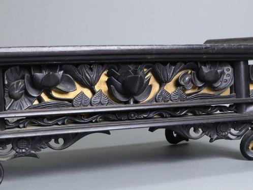 Sutra-tafel met opengewerkte lotusbloem-beeldhouwwerken –, Antiek en Kunst, Antiek | Overige Antiek
