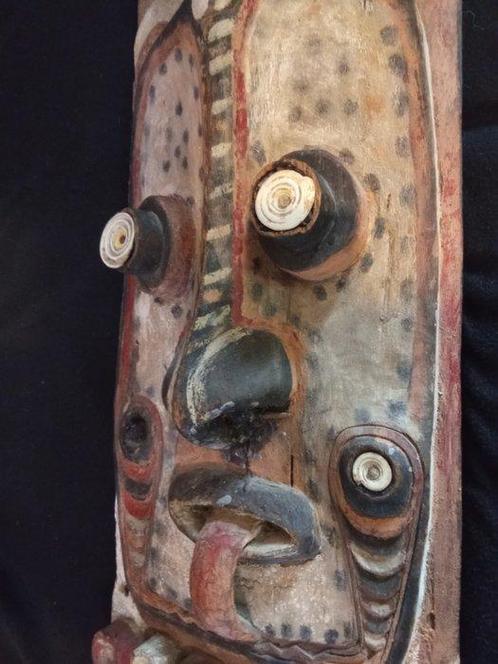 Grote muurmasker/-paneel van 99 cm met tong uit - Iatmul -, Antiek en Kunst, Kunst | Niet-Westerse kunst