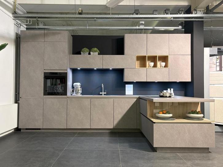 Exclusieve Showroomkeuken met Hoogwaardige ATAG Apparatuur, Huis en Inrichting, Keuken | Complete keukens, Kunststof, Greeploos