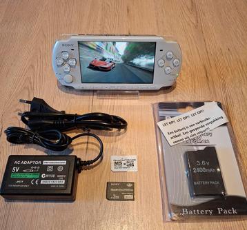 PSP 3000 parelmoer wit complete set 2GB beschikbaar voor biedingen