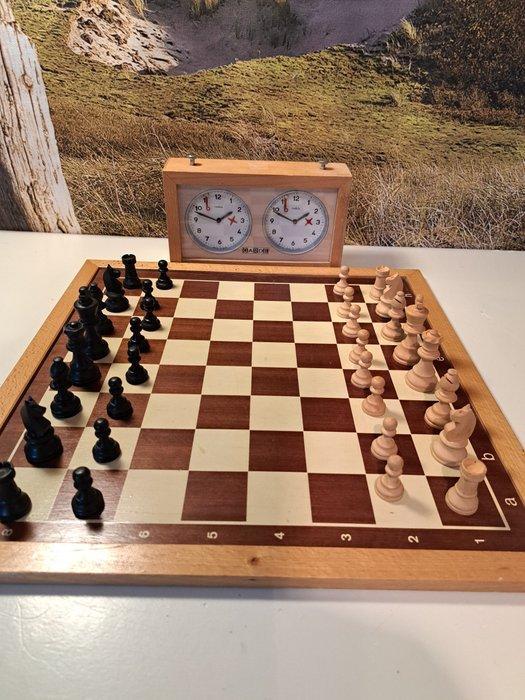 Schaakspel - Houten Staunton schaakspel en Garde schaakklok, Antiek en Kunst, Curiosa en Brocante