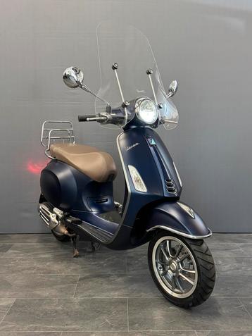 Vespa Primavera IGET brom 45km | Mat blauw | 12 mnd. garanti beschikbaar voor biedingen