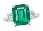 5.18 Cts - Vivid-Intense Green Emerald (Zambia) - 0.45 Cts