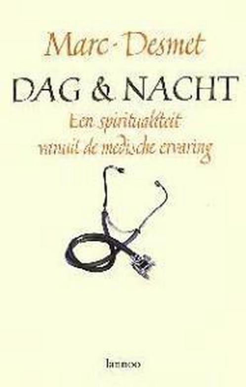 Dag En Nacht 9789020928549 M. Desmet, Boeken, Godsdienst en Theologie, Gelezen, Verzenden