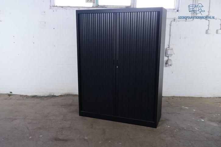 Roldeurkast | Jong gebruikt | Zwart | 3 legborden | MK281, Huis en Inrichting, Kasten | Roldeurkasten en Archiefkasten, Gebruikt