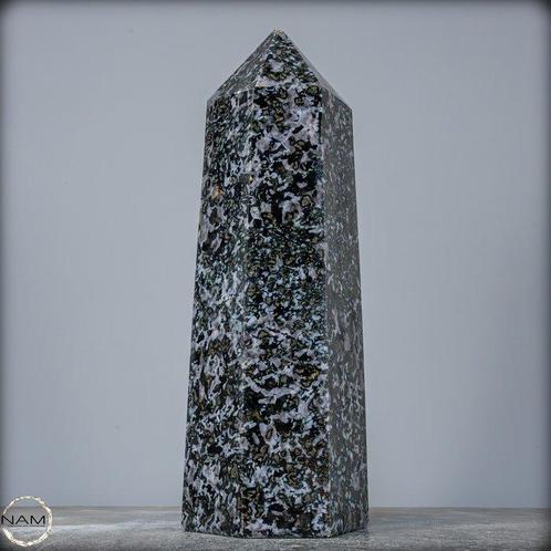 Natuurlijke zeer grote Indigo Gabbro - Merliniet Obelisk-, Verzamelen, Dierenverzamelingen