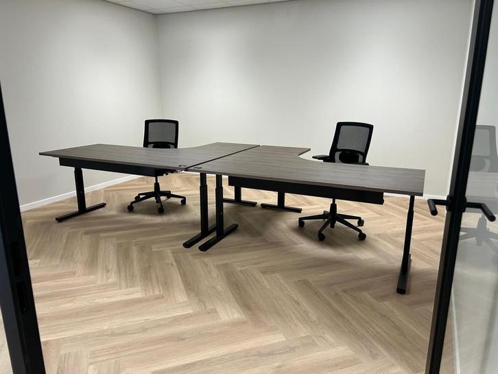 Tweedehands Ahrend Hoekbureaus - Vanaf 285 (Excl) per stuk, Zakelijke goederen, Kantoor en Winkelinrichting | Kantoormeubilair en Inrichting