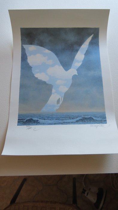 René Magritte (1898-1967) (after) - La Grande Famille, Antiek en Kunst, Antiek | Overige Antiek