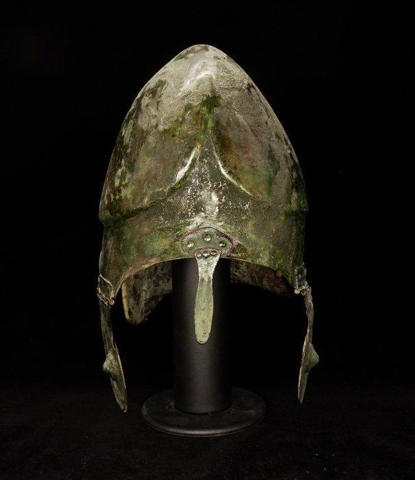 Oud-Grieks Zeer zeldzaam Grieks Chalkidisch helm - 6e eeuw, Antiek en Kunst, Antiek | Overige Antiek