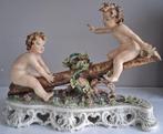Carlo Mollica - Beeld, Putti - 44 cm - Biscuit - keramiek