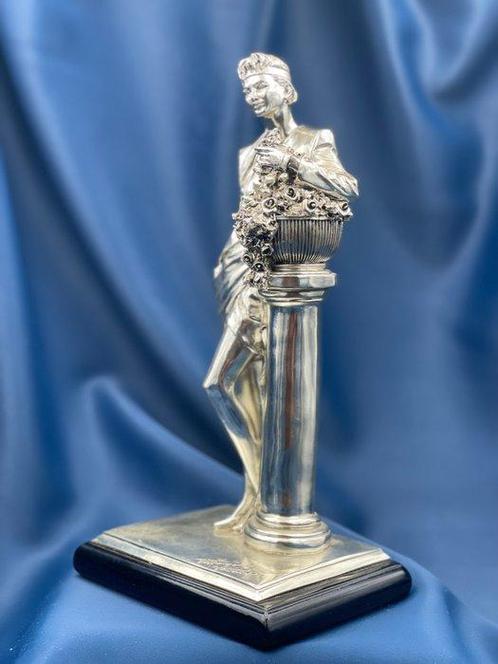 Vittorio Tessaro - Beeld, Woman with Column and Flowers - 32, Antiek en Kunst, Antiek | Goud en Zilver