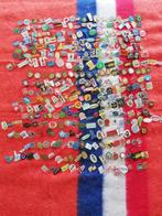 Vintage grote collectie Pins  1960 op kleed - Speelgoed -