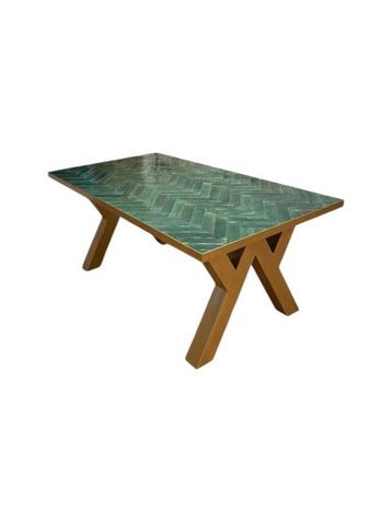 Groen visgraat eettafel beschikbaar voor biedingen