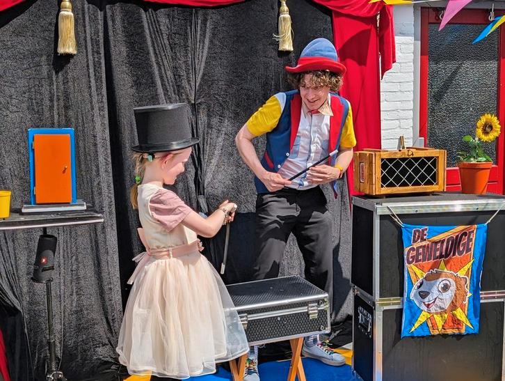 Kinderfeestje goochelaar clown Joris uit Zwolle inhuren, Diensten en Vakmensen, Kinderfeestjes en Entertainers, Clowns of Entertainers