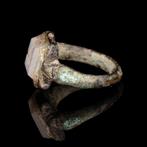 Byzantijns Vingerring met rechthoekige chalcedoon intaglio