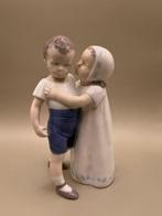 Bing & Grondahl - Bing & Grondahl - Beeld, Children Embrace