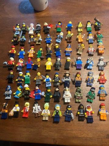 Lego  - Pop 70 minifiguren diverse thema’s. - 2000-2010 - beschikbaar voor biedingen