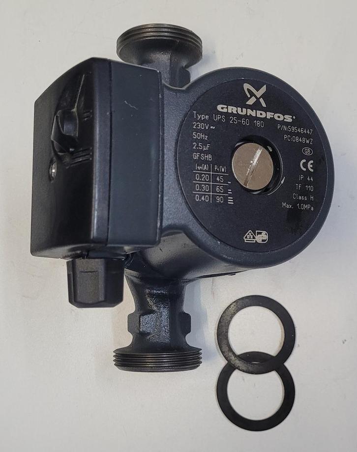 Grundfos pomp UPS 25-60-180 Z.G.A.N., Doe-het-zelf en Verbouw, Verwarming en Radiatoren, Zo goed als nieuw, Ophalen of Verzenden
