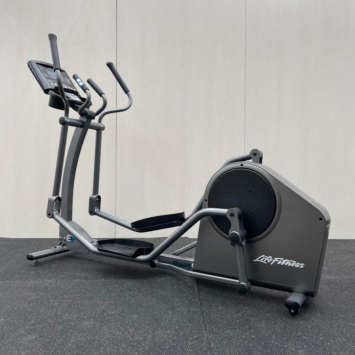 Crosstrainer Life Fitness E1 Go Display, Sport en Fitness, Fitnessapparatuur, Crosstrainer, Zo goed als nieuw, Metaal, Armen, Benen