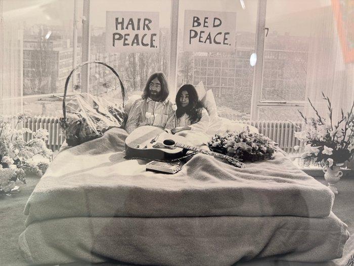 Nico Koster - John Lennon Hilton 1969, Antiek en Kunst, Kunst | Designobjecten