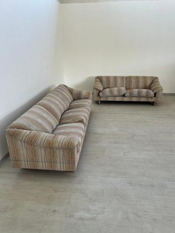 Poltrona Frau - Sofa - Hout, Textiel - Set van twee banken beschikbaar voor biedingen
