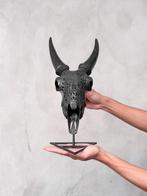 Geen minimumprijs - Authentieke zwarte gebeitelde