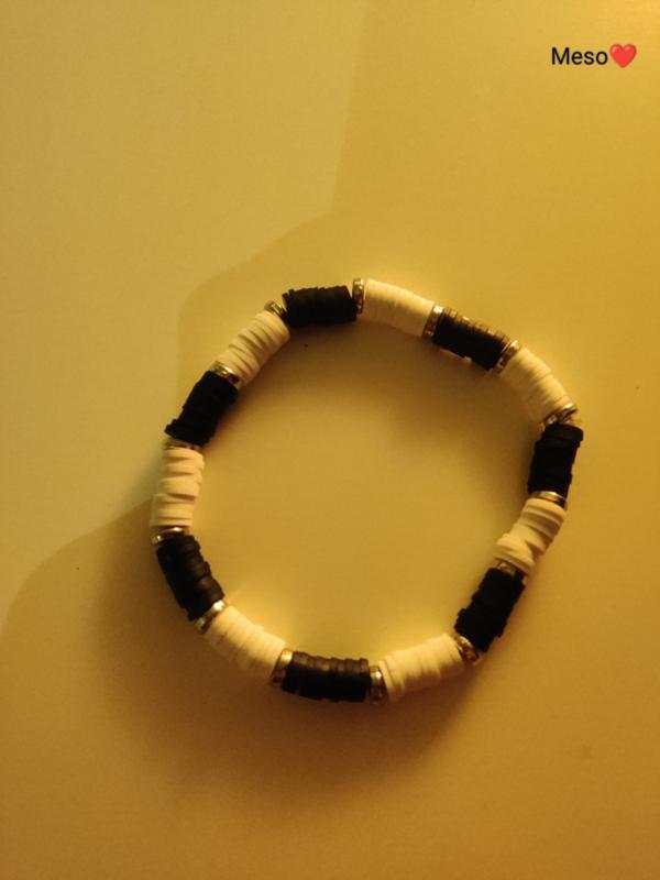 Armband zwart, wit met zilver. (Armbandjes polymeer, Overig), Hobby en Vrije tijd, Kralen en Sieraden maken, Nieuw, Verzenden
