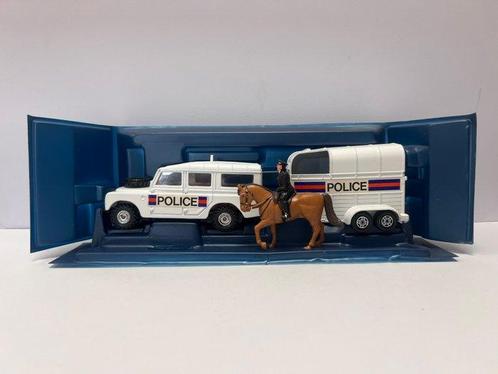 Corgi 1:43 - Modelauto - Corgi 44 - Police Land Rover and, Hobby en Vrije tijd, Modelauto's | 1:5 tot 1:12