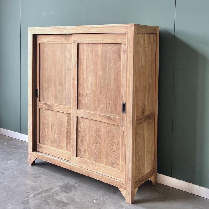 !Voordelige! massieve teakkast met schuifdeuren, Huis en Inrichting, Kasten | Vitrinekasten, 25 tot 50 cm, Met deur(en), Met plank(en)