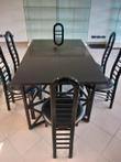 Zwartgelakte bamboe tafel met 6 jaren 80 stoelen