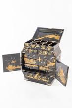 Kast in zwart gelakt hout met gouden versieringen - Hout -, Antiek en Kunst