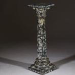 Markante houten zuil groen-wit geaderd op zwarte ondergrond, Antiek en Kunst, Antiek | Meubels | Tafels, Ophalen of Verzenden