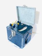 Ancien mégohmmètre , professionnel , industriel ,