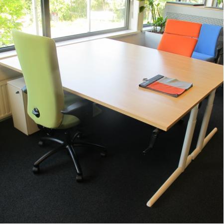(MDK-104454) Ahrend 500 slingerbureau met nieuw bureaublad, Huis en Inrichting, Bureaus, Stabureau, Gebruikt, In hoogte verstelbaar