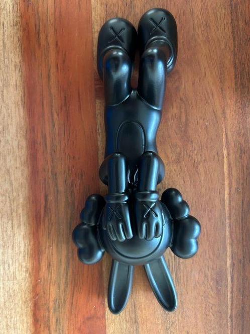 Kaws (1974) - Kaws calm night Indonesia, Antiek en Kunst, Kunst | Designobjecten