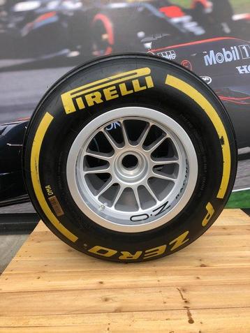 Wiel compleet met band - Pirelli - O.Z - Formule 1 *** NO beschikbaar voor biedingen