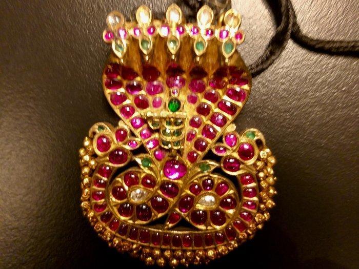 Golden pendant Kaliya which acts as a canopy for a small, Antiek en Kunst, Kunst | Niet-Westerse kunst