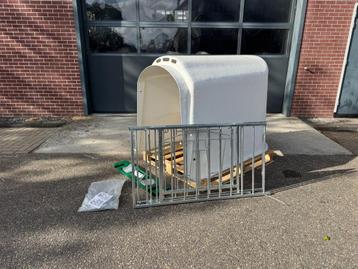 Calf-o-tel plus met 4-delig hekwerk beschikbaar voor biedingen