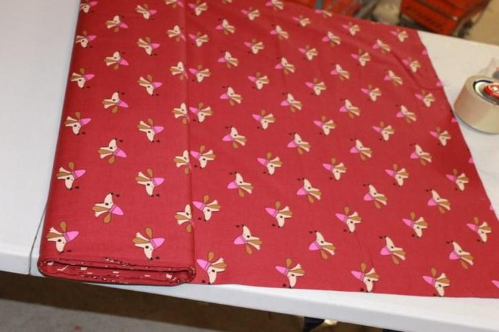 Rol Stof  1 rol  Rood Puppie  148 Breed  119 gr  10 Meter, Diversen, Rommelmarktspullen