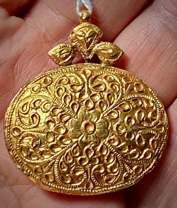 Granaat - Zeldzaam hangend sieraad in 22 kt goud met spinel, Antiek en Kunst, Kunst | Niet-Westerse kunst