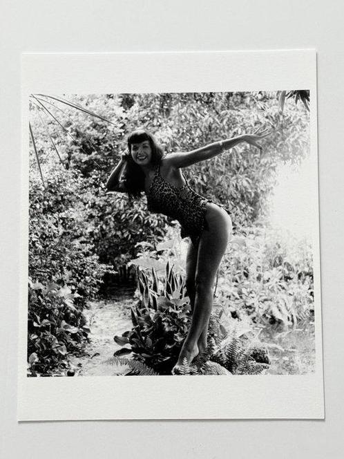 Bunny Yeager (1929-2014) - Pin-Up Bettie Page in Key, Antiek en Kunst, Kunst | Schilderijen | Modern