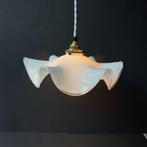 Lamp - Opaline hanglamp met draaiende, gerimpelde rand -, Antiek en Kunst, Curiosa en Brocante