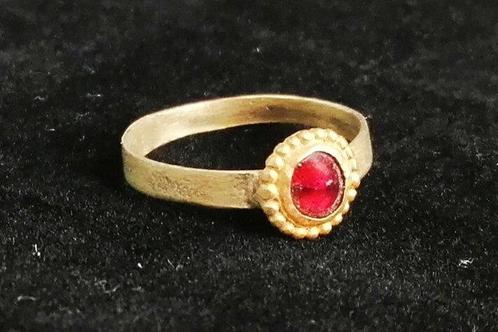 Middeleeuws Goud Edelsteen ring - 17 mm, Sieraden, Tassen en Uiterlijk, Antieke sieraden