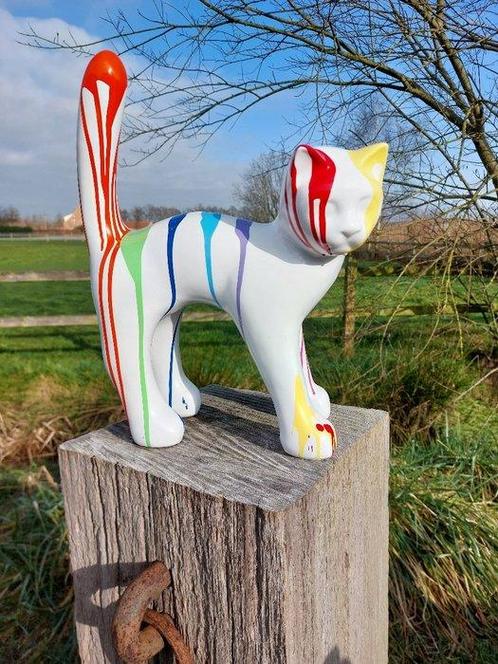 Beeld, garden statue cat color white with finish paint color, Antiek en Kunst, Curiosa en Brocante