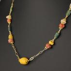Oud-Romeins Ketting met multicolore Romeinse glazen kralen