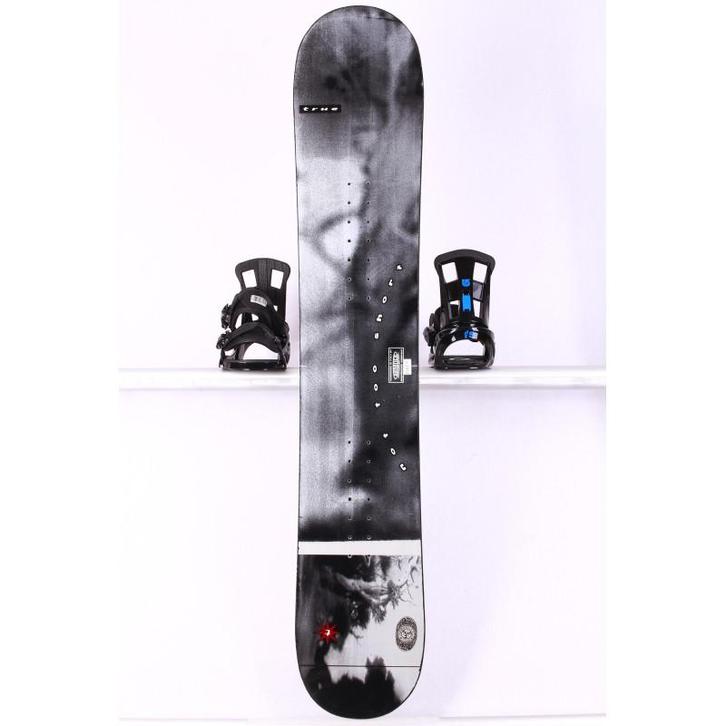 151 snowboard GENERICS TRUE, Black/grey, CAMBER, Sport en Fitness, Snowboarden, Board, Gebruikt, Verzenden