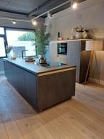 showroomkeuken betonlook greeploos met Bosch apparatuur, Huis en Inrichting, Keuken | Complete keukens, Nieuw, Grijs, Kunststof