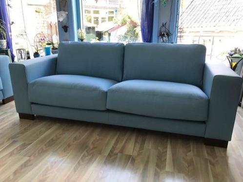 Leren 3-zits bank met houten poten - blauw leer, Huis en Inrichting, Banken | Bankstellen, 200 tot 250 cm, 75 tot 100 cm, Rechte bank
