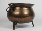 Three-legged cauldron (grape) with founder’s mark - Kookpan
