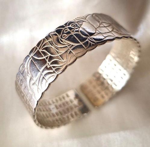 Armband - Lotussoetra & Vajra van het universum - Absolute, Antiek en Kunst, Antiek | Boeken en Bijbels
